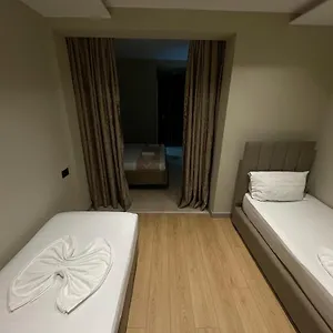 فندق نيو دابليو تيرانا